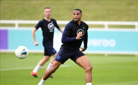 Đối thủ ở ĐT Anh chơi trò ‘vừa đấm, vừa xoa’ với Kane