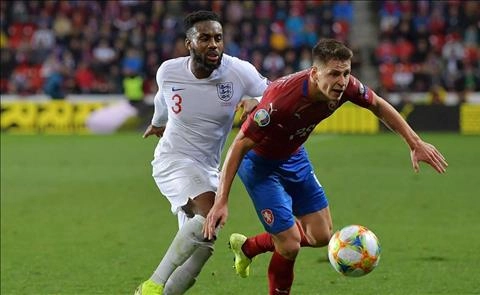 Roy Keane tổng sỉ vả ĐT Anh sau trận thua sốc trước CH Séc