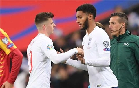 Khiến Sterling bị treo giò, sao Liverpool nhận hậu quả không ngờ