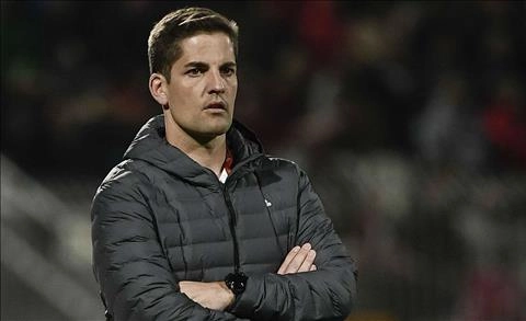 Tân HLV Tây Ban Nha không bị áp lực bởi trận ra mắt