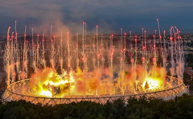 Olimpico rực cháy trong lễ khai mạc EURO 2020