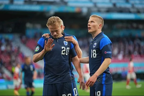 Hành động cực đẹp của cầu thủ Phần Lan với Christian Eriksen
