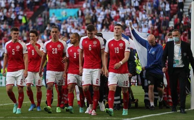 Schmeichel: UEFA dọa xử Đan Mạch thua 0-3 sau khi Eriksen bị ngừng tim