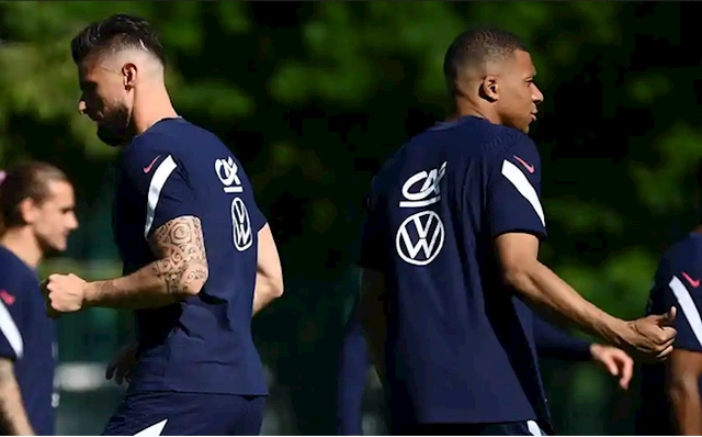 Lloris: Vụ cãi cọ của Mbappe và Giroud không ảnh hưởng tới ĐT Pháp