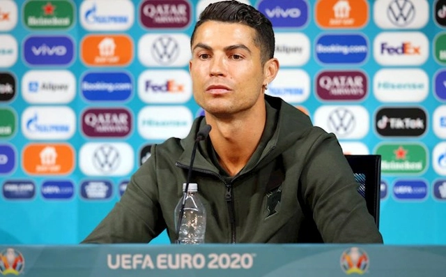 VIDEO: Ronaldo khiến BTC EURO ngỡ ngàng, nhưng người người ngưỡng mộ