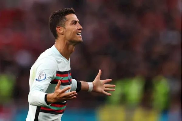 Cristiano Ronaldo còn kém kỷ lục của Ali Daei bao nhiêu bàn?