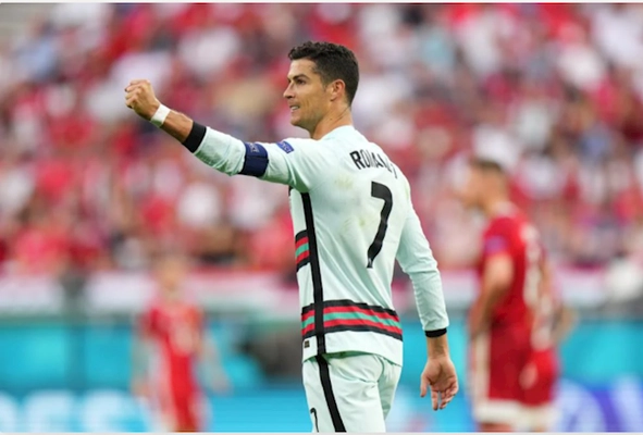 Cristiano Ronaldo phá thêm 2 kỷ lục Euro sau cú đúp vào lưới Hungary