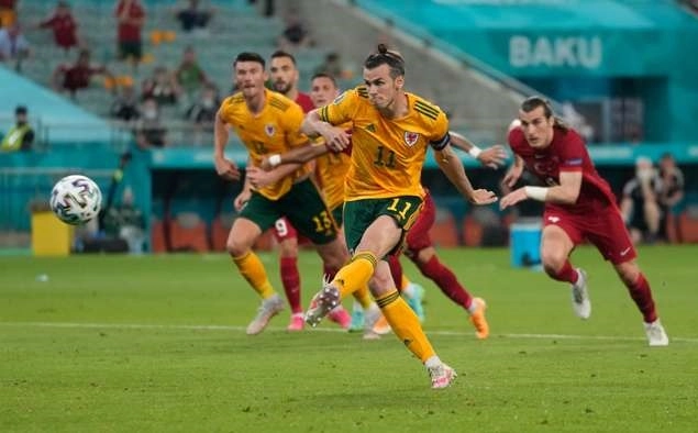 Gareth Bale cán qua 2 cột mốc buồn vui lẫn lộn ở màn đại thắng TNK