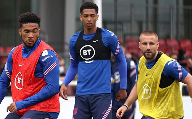 Tuyển Anh thay nguyên cặp cánh vào đêm nay