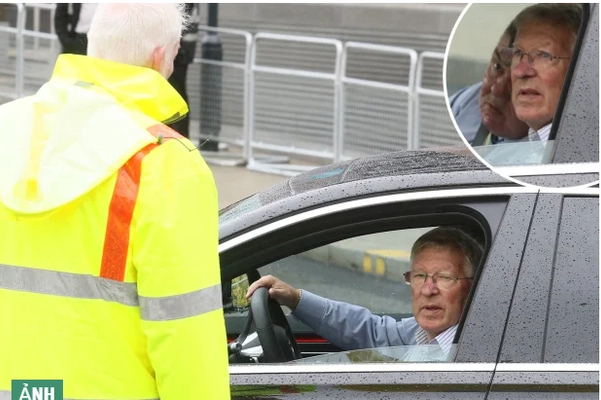 Cực sốc với hành động của nhân viên sân Wembley với Sir Alex Ferguson