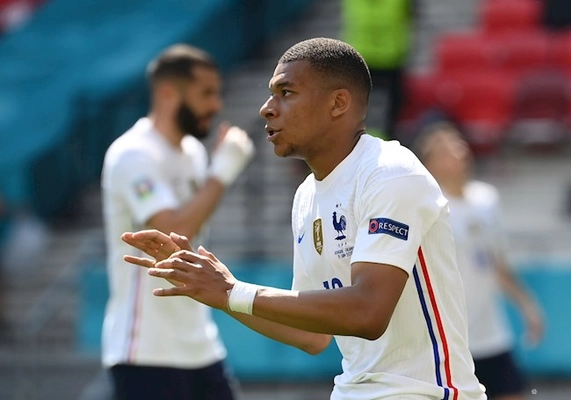 ĐT Pháp vừa đá vừa run trước Thụy Sỹ