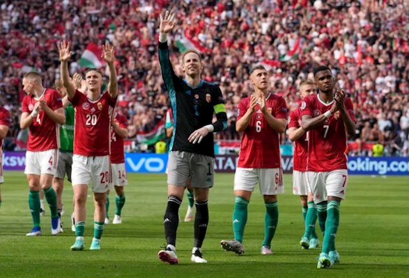 VIDEO: Màn ăn mừng cảm xúc của Hungary và nỗi buồn của ĐT Pháp