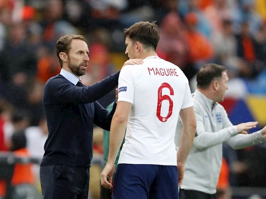 Rio Ferdinand không hài lòng với HLV ĐT Anh về trường hợp của Harry Maguire
