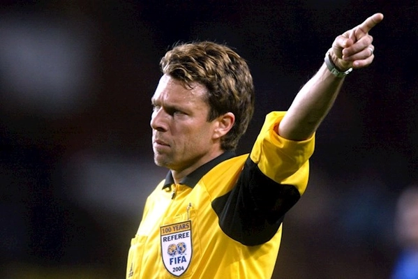 Urs Meier: Vị trọng tài sống dở chết dở sau một kỳ Euro