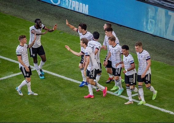 Góc nhìn: Khi HLV Joachim Loew chấp nhận chơi dao trước Bồ Đào Nha