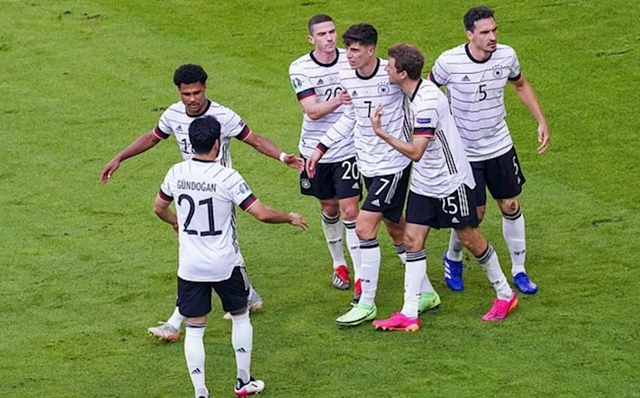 Ngạc nhiên chưa: Muller không ăn mừng chiến thắng Bồ Đào Nha