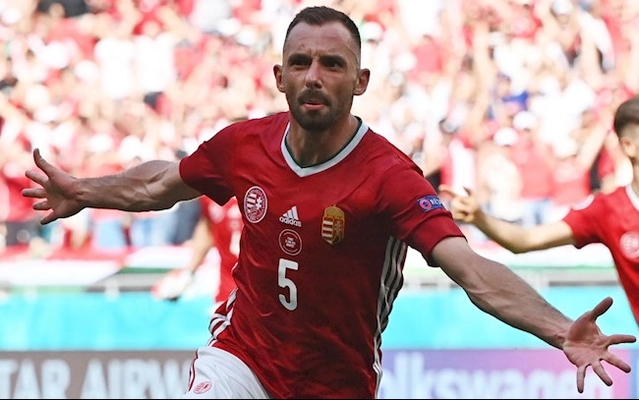 Hungary: Bùng cháy một phút còn hơn lụi tàn