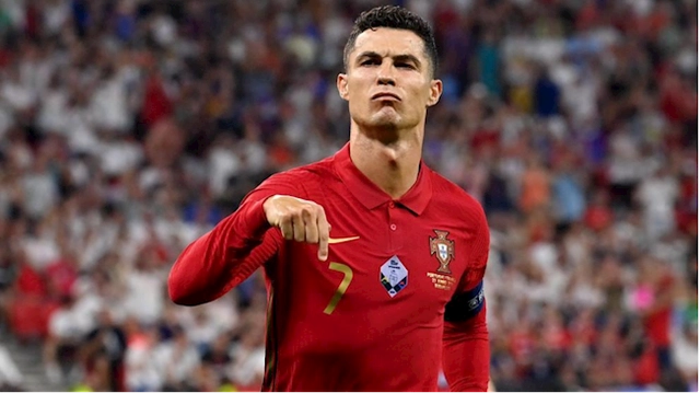 Huyền thoại Ali Daei ngả mũ trước Ronaldo sau khi bị bắt kịp kỷ lục