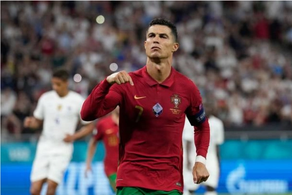 VIDEO: Pha lập công quyết định của Ronaldo giúp BĐN thoát cửa tử
