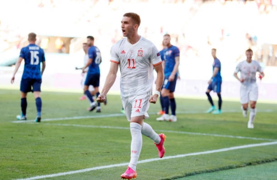 VIDEO: Vào sân chưa được 1 phút, Torres đã ghi bàn bằng gót siêu đỉnh