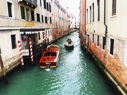 Bài dự thi: Để hy vọng còn mãi tựa màu áo thiên thanh