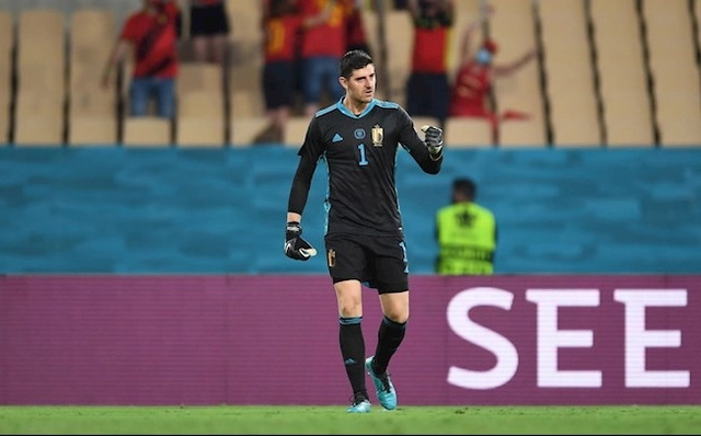 Khoảnh khắc Courtois biến Ronaldo thành trò hề ngay trước bàn thắng của ĐT Bỉ