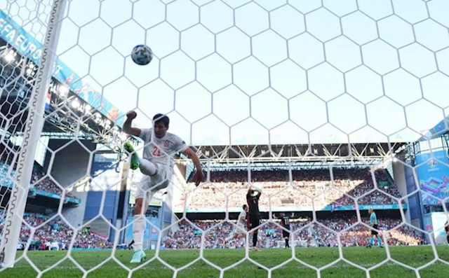 VIDEO: Bàn ấn định tỷ số của Oyarzabal trong trận cầu điên rồ