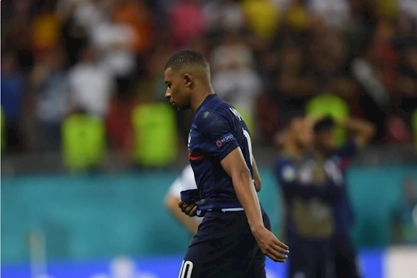 Sắm vai tội đồ, Mbappe vẫn không bị oán trách