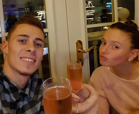 Thorgan Hazard và mối tình 13 năm với bà xã hơn 2 tuổi