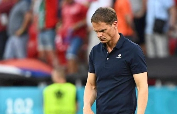 Cúi đầu rời Euro, HLV Hà Lan tuyên bố từ chức