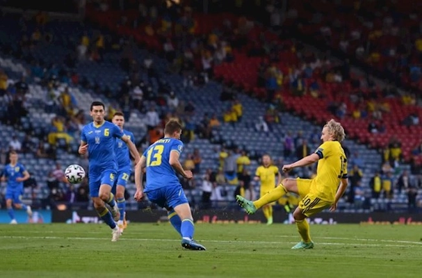 Khó tin với số lần bóng chạm cột dọc và xà ngang ở Euro 2020