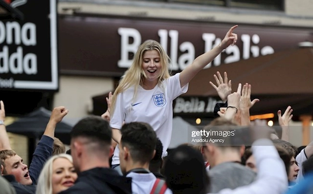 Những cảm xúc tại Wembley trong đêm lịch sử của người Anh