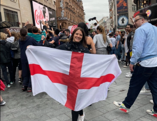 CĐV khỏa thân mừng Anh vào tứ kết Euro 2020