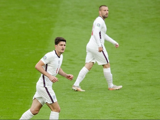 Michael Owen hết lời khen ngợi Luke Shaw và Harry Maguire