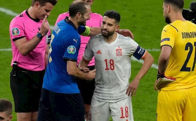 Chiellini lý giải những hành động lạ lùng với Alba tại bán kết Euro 2020