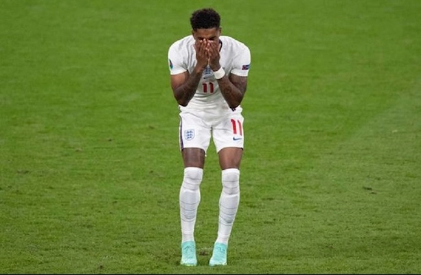 Nghẹn ngào tâm thư của Rashford sau cú đá hỏng penalty định mệnh