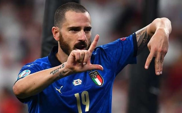Thắng lợi tưng bừng, Bonucci được thể chế giễu lại người Anh