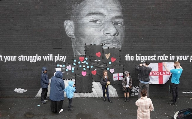 Bức tranh tường của Marcus Rashford đã được sửa chữa