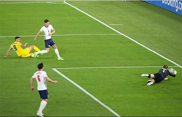 VIDEO: Jordan Pickford mắc sai lầm khó tin trước Ukraine