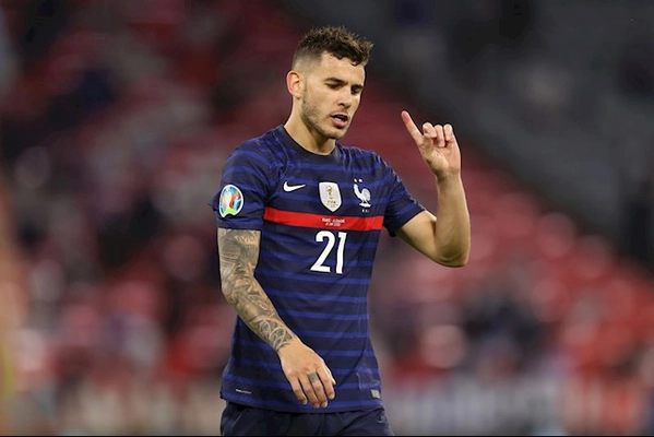 Nỗi buồn nhân đôi, hậu vệ ĐT Pháp lên bàn mổ sau Euro 2020