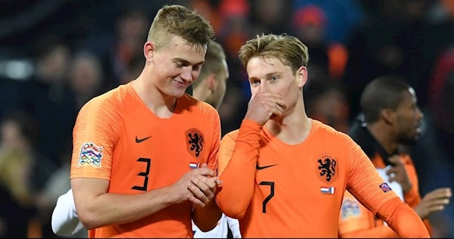 Hà Lan bị loại sớm, De Jong và De Ligt tíu tít bên người đẹp