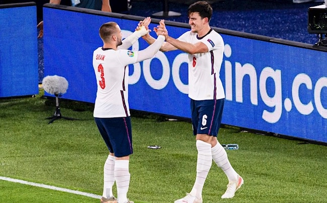 Maguire khen ngợi Shaw sau những màn trình diễn thăng hoa ở Euro