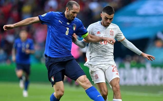 HLV Luis Enrique: Pedri tuổi 18 còn trội hơn cả Andres Iniesta