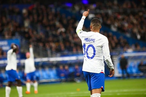 Mbappe vượt thành tích ghi bàn của Benzema cho đội tuyển Pháp 
