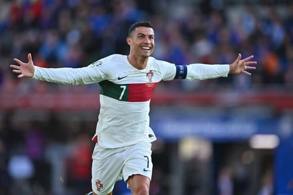 Huyền thoại Ronaldo cứu rỗi BĐN trong trận thứ 200 khoác áo ĐTQG 