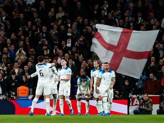 Dàn sao tuyển Anh tiệc tùng đến sáng sau tấm vé vào VCK Euro 2024