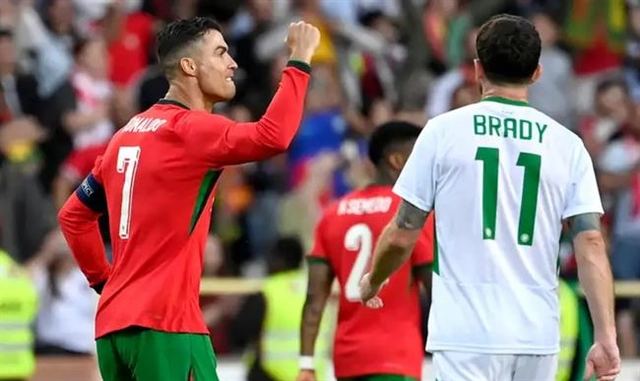 Ghi cú đúp cho Bồ Đào Nha, Ronaldo bám sát cột mốc khủng trong sự nghiệp