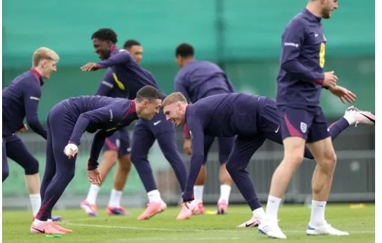 Wayne Rooney chỉ ra điểm hạn chế của tuyển Anh