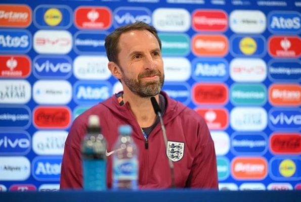 Gareth Southgate đáp trả chỉ trích của Ten Hag