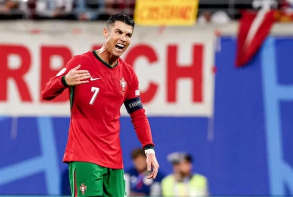 Các cầu thủ Bồ Đào Nha không tin tưởng Cristiano Ronaldo